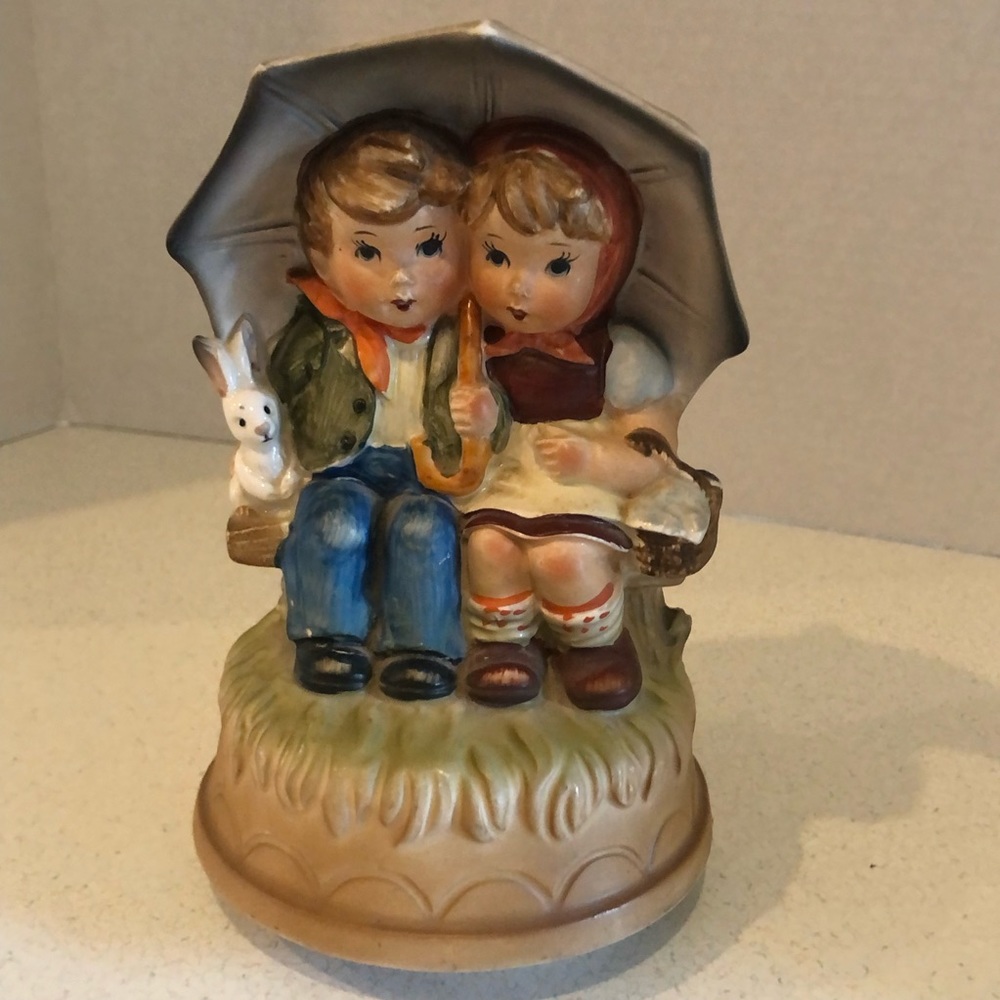 VTG 70s Sankyo Musical Figurine Rain Drops Keep Fallin on My Head Made in Japan
